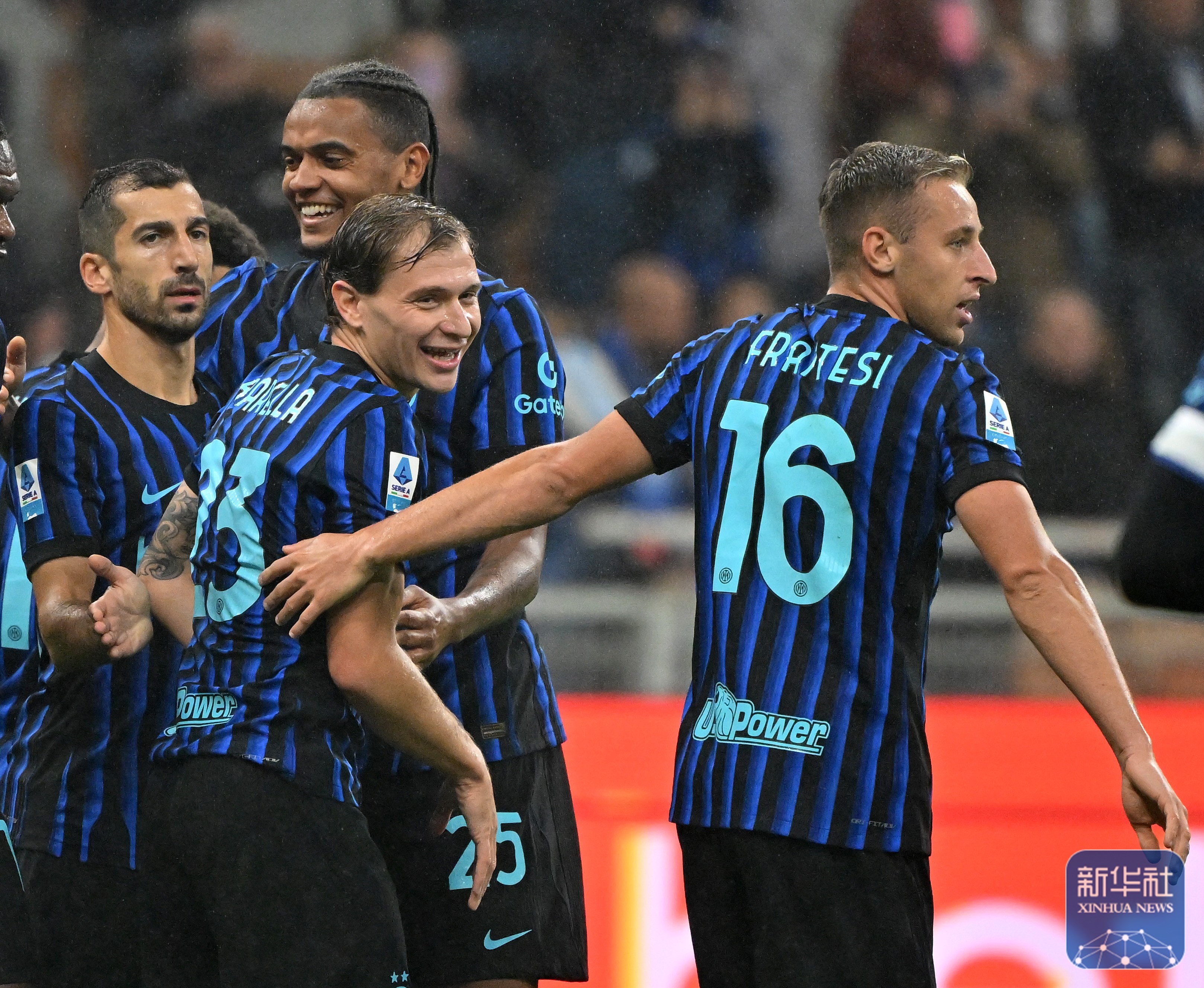 包含从AC米兰临场应变备战意大利杯到上海久事国际比赛日回应争议，尤文图斯围绕德甲强势反弹的词条