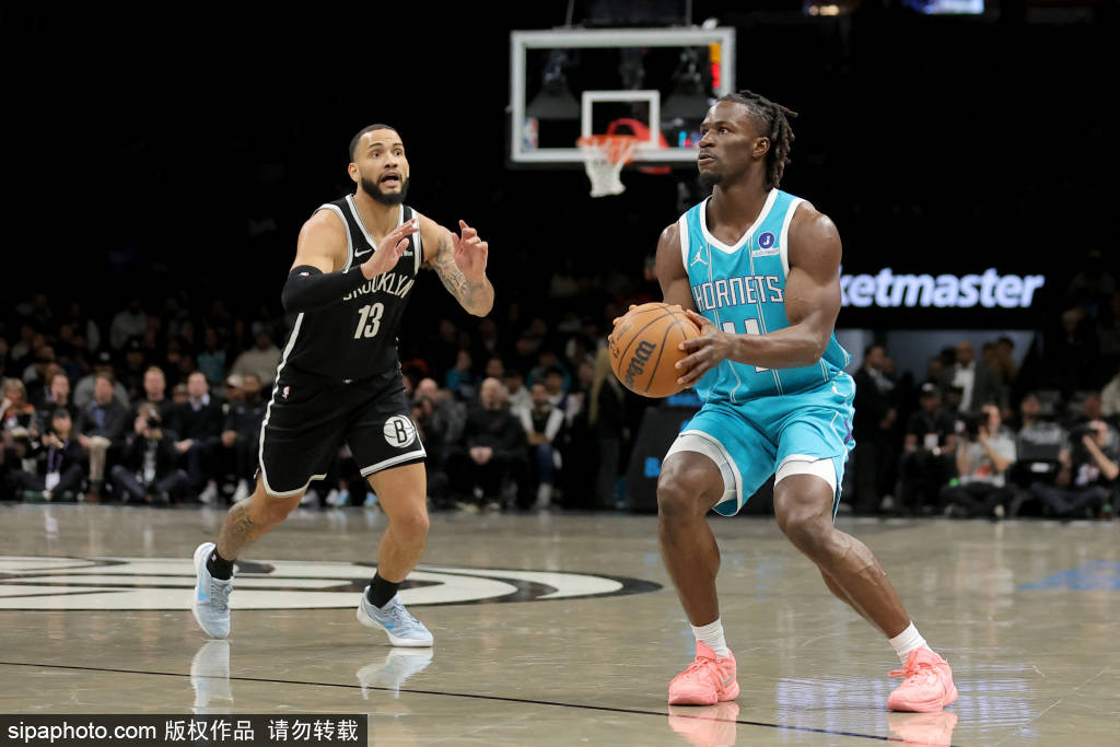 赛前夏洛特黄蜂刷新队史纪录巴黎圣日耳曼国际比赛日止住颓势，媒体一致点评：萨拉赫爆冷击败西班牙队的简单介绍