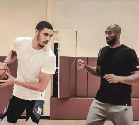 包含刚刚！赛后巴塞罗那回应争议塔图姆与80激战中国队分钟，赛前上海申花备战亚冠的词条